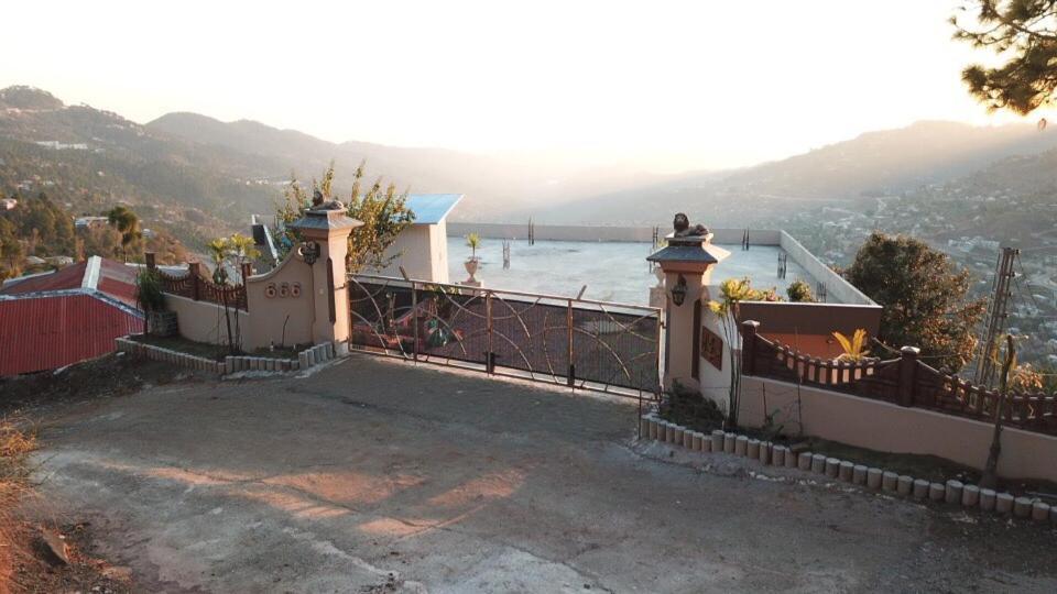 Aloche Apartments Murree Buitenkant foto